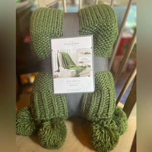 Brand new Knit Throw Pom -Pom trim